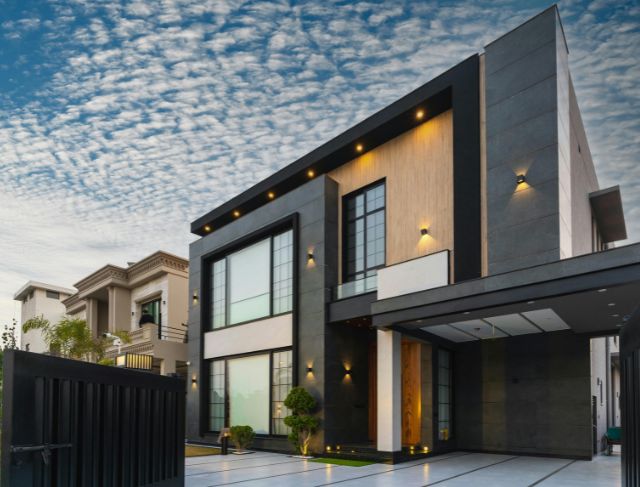 Buying a Home Right Now Is Both Smart and Risky