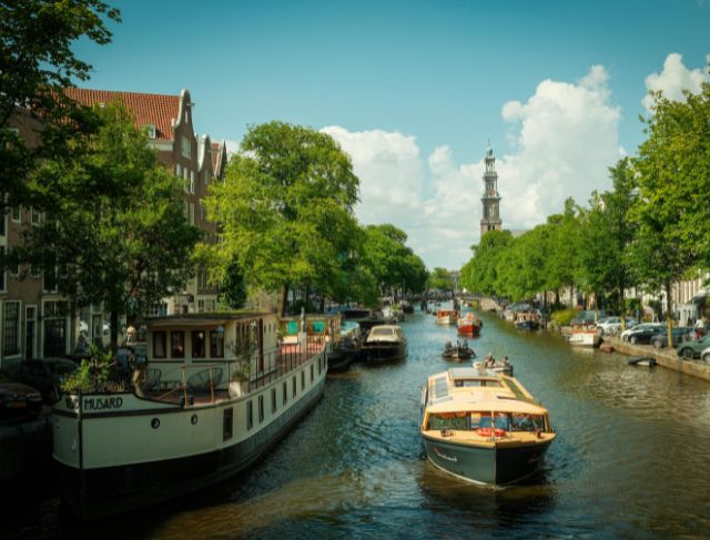 Amsterdam Canal Houses and the Surprising Rise of Modern Capitalism