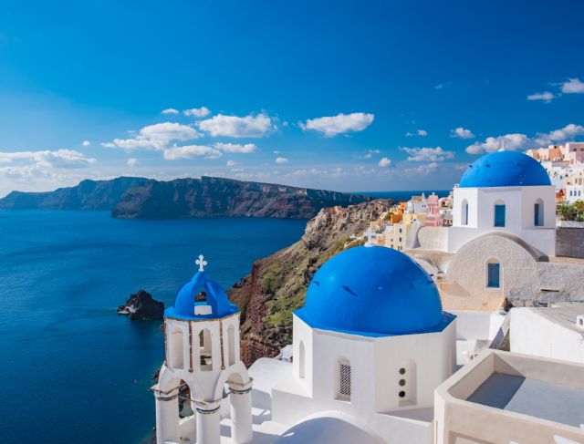 Why Greece’s White and Blue Islands Became a Travel Icon